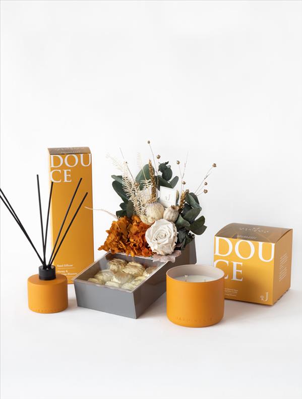 Estella ve DOUCE Candle ve Reed Diffuser ( Portakal Çiçeğive Bal Kokulu) Hediye Seti